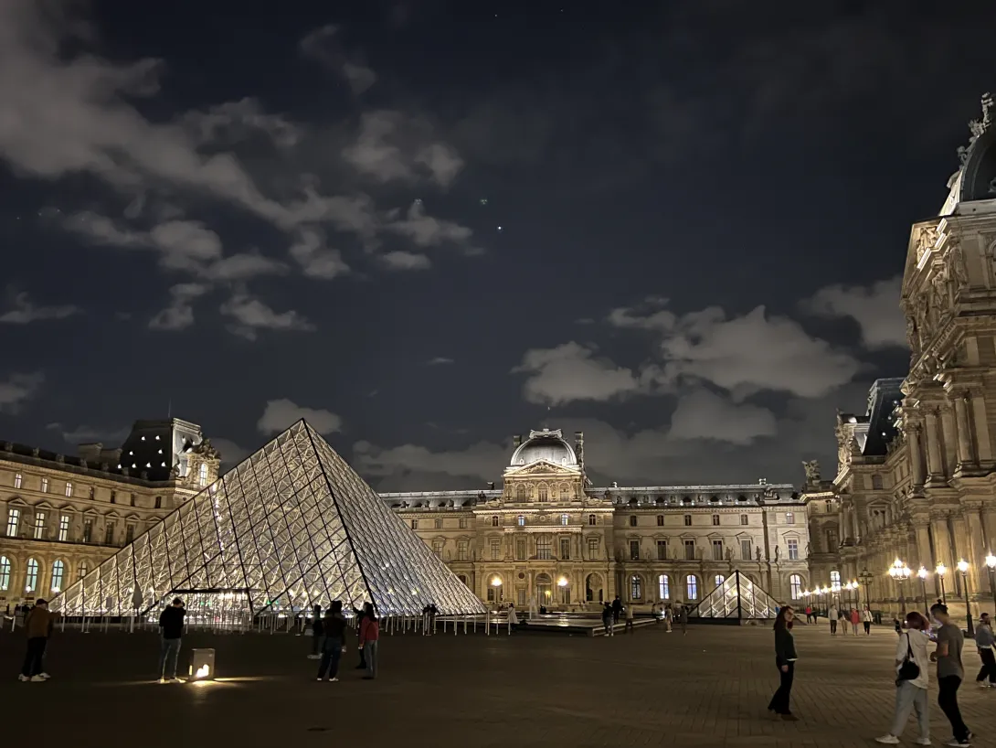 The Louvre museum at night