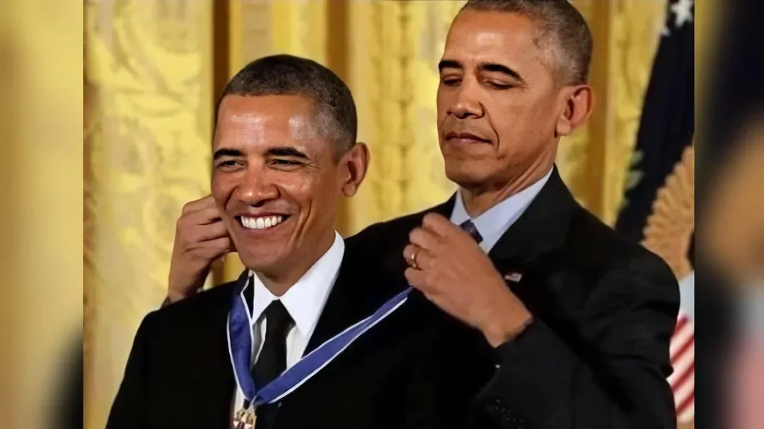 Obama giving himself a medal meme